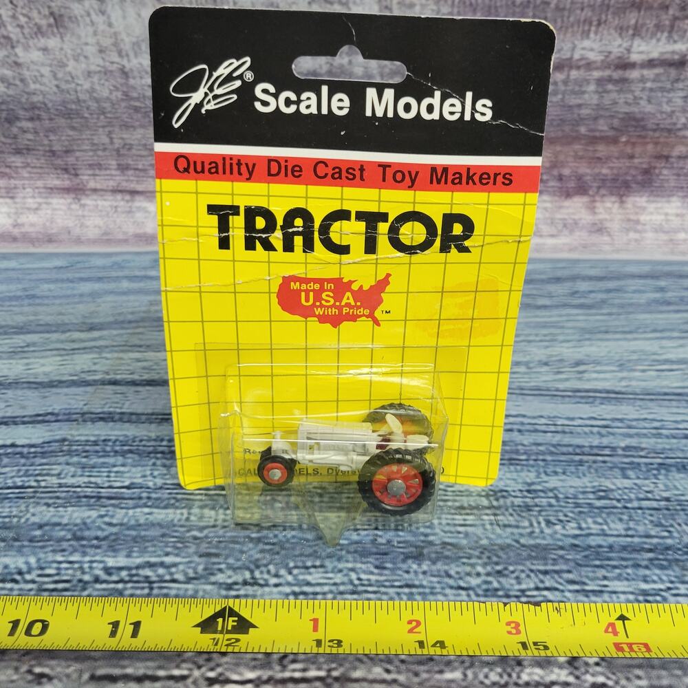 Vintage scale models 1/64 IH Case plastic n/frontend tractor gray/red sealed
